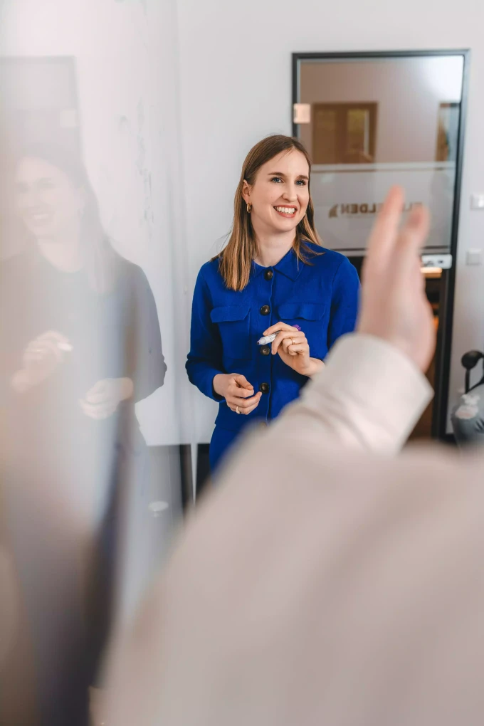 Heldency GmbH - Online Marketing Agentur - Anna Blume-van-Landeghem Workshop mit Kunden