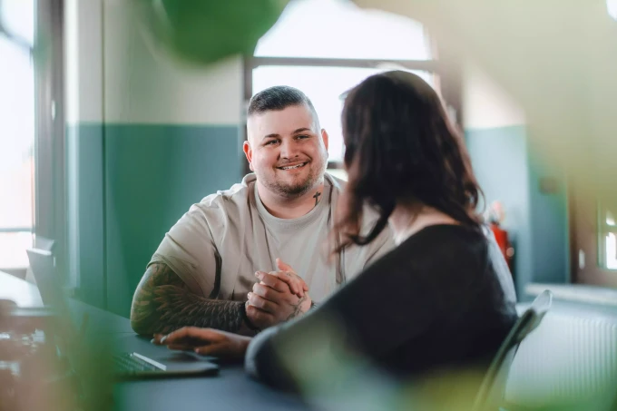 Heldency GmbH - Online Marketing Agentur - Frederik van-Landeghem und Mitarbeiterin